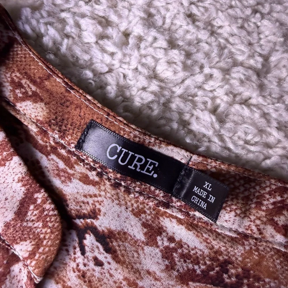 Women's XL Quarter Sleeve Snake Print Blouse